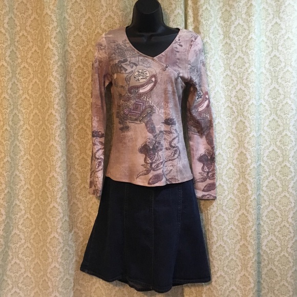 ✨HOST PICK✨ One World Asian print t-shirt - Picture 2 of 9